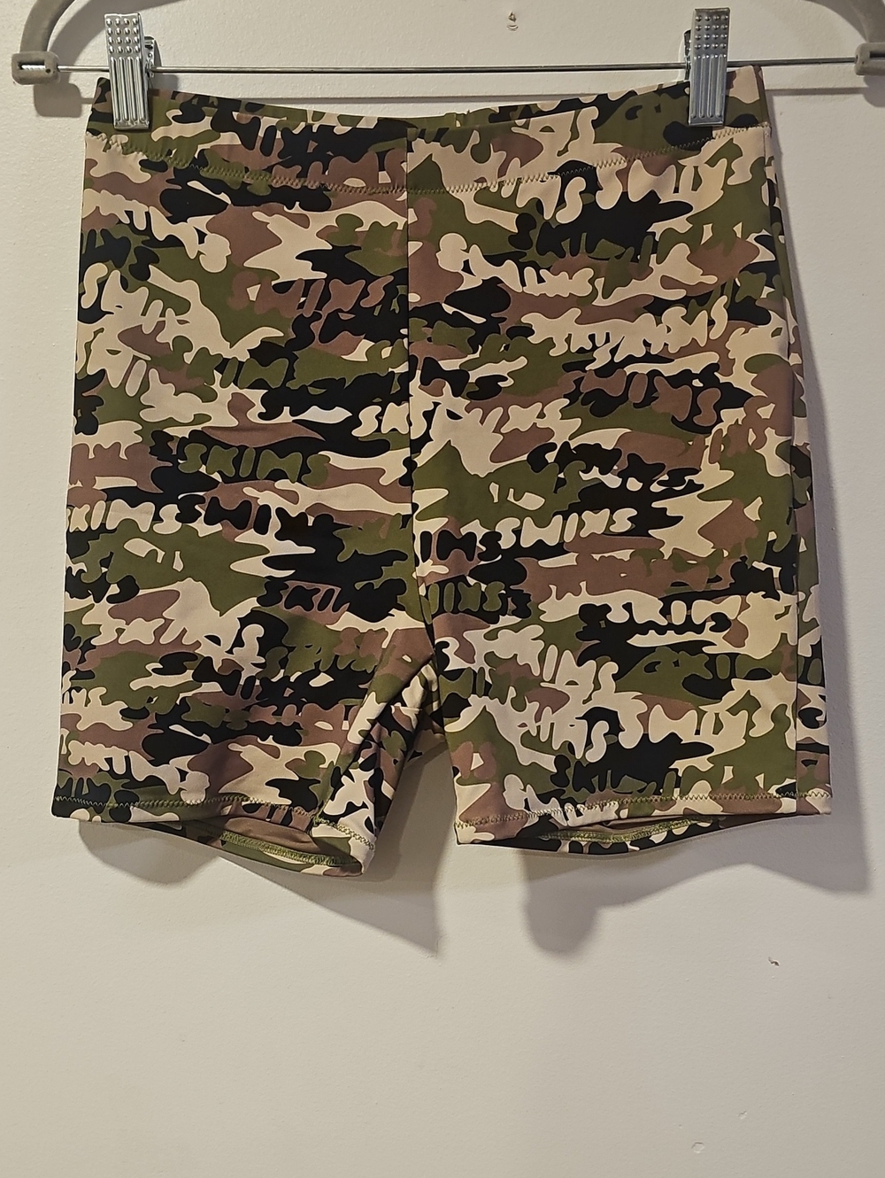 SKIMS Womans Camo Athletic Shorts - Green & Tan